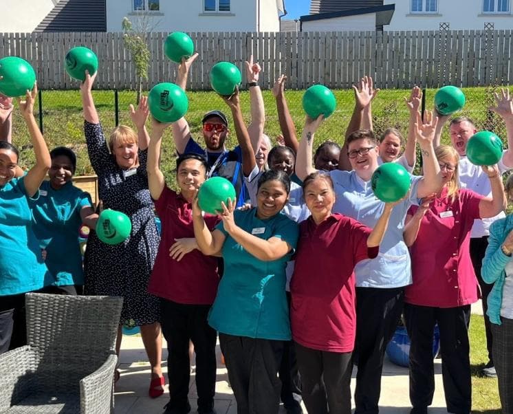 team-photo-balloons