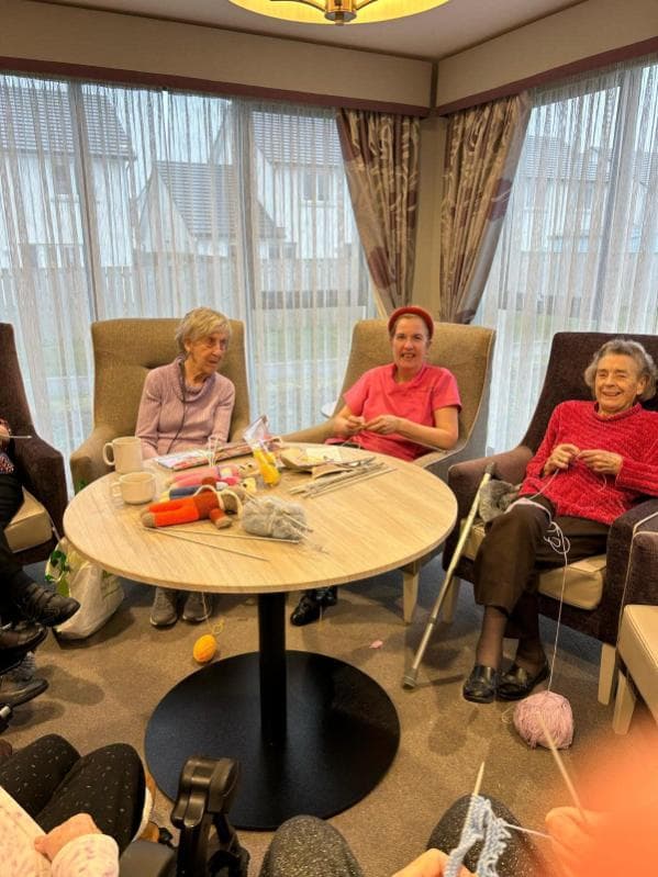 residents-knitting