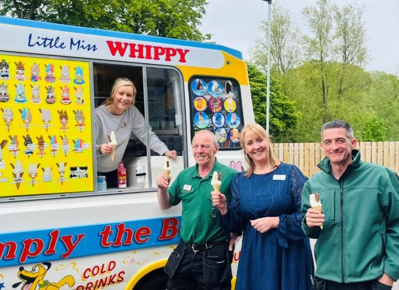 residents-with-ice-cream-2