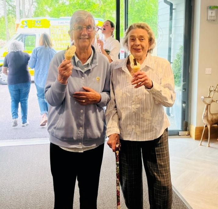 residents-with-ice-cream-4