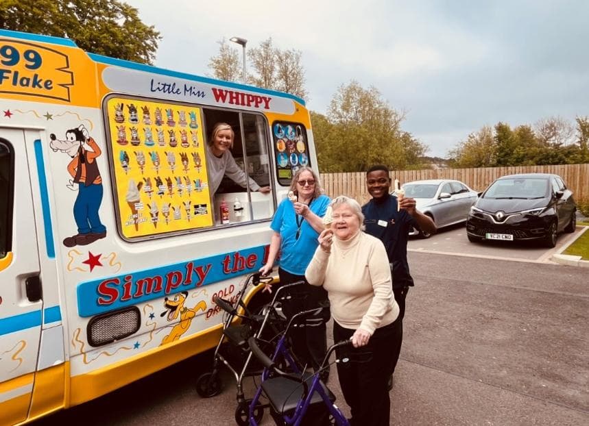residents-with-ice-cream